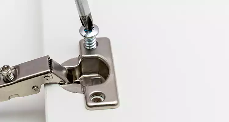 Screen Door Hinge Repair in Pembroke Pines, FL