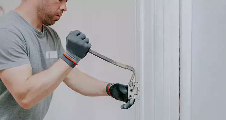 Cracked Door Jamb Repair in Pembroke Pines, FL