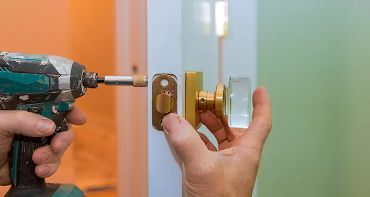 Broken Door Knob Fix in Pembroke Pines, FL
