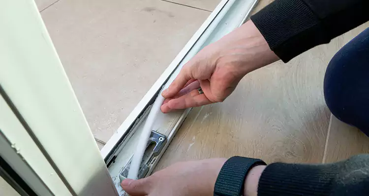 Garage Door Off Track Repair in Pembroke Pines, FL