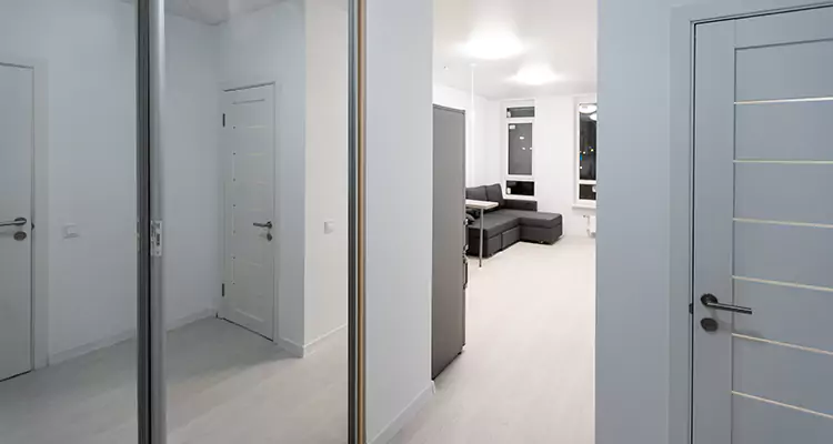 Modern Mirrored Closet Doors Repair in Pembroke Pines, FL