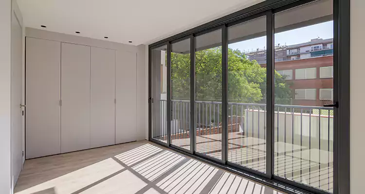 Fix Sliding Screen Door Track in Pembroke Pines, FL